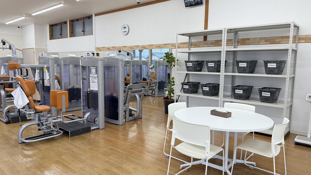 ロコモK.O山口小郡店の店内と休憩スペース