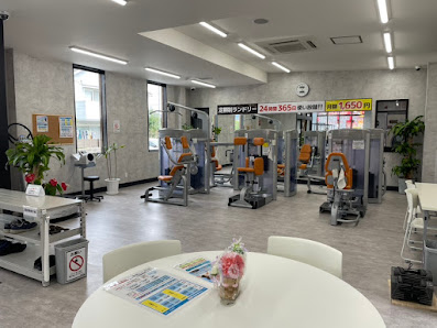 ロコモK.O山口湯田店の店内とトレーニングマシン